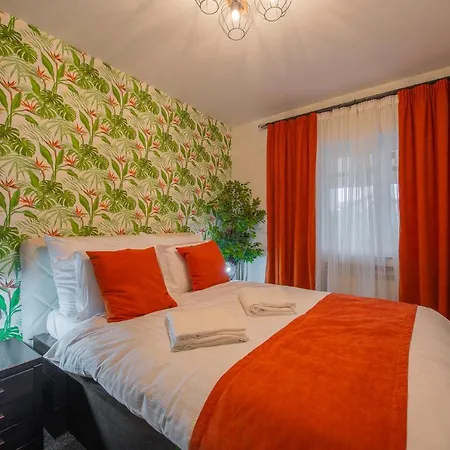 Maximilian Apartment *