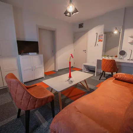 Maximilian Apartment *